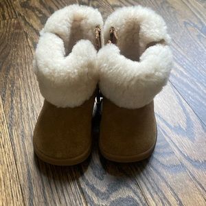 Uggs toddler boots size 4/5